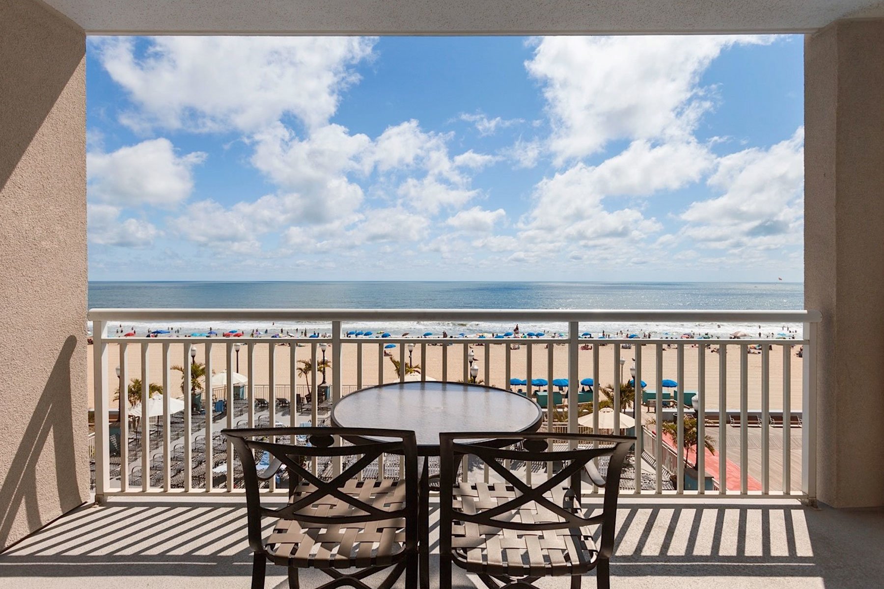 Holiday Inn Hotel & Suites